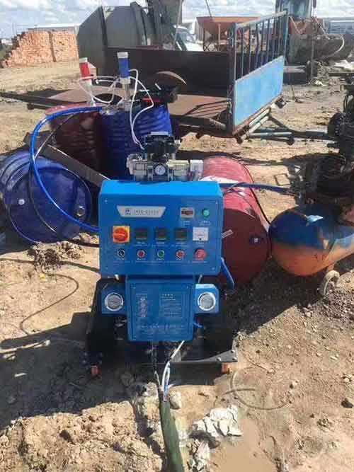 墻面噴涂機(jī)多少錢一臺(圖1) Q2600聚氨酯墻面噴涂機(jī)